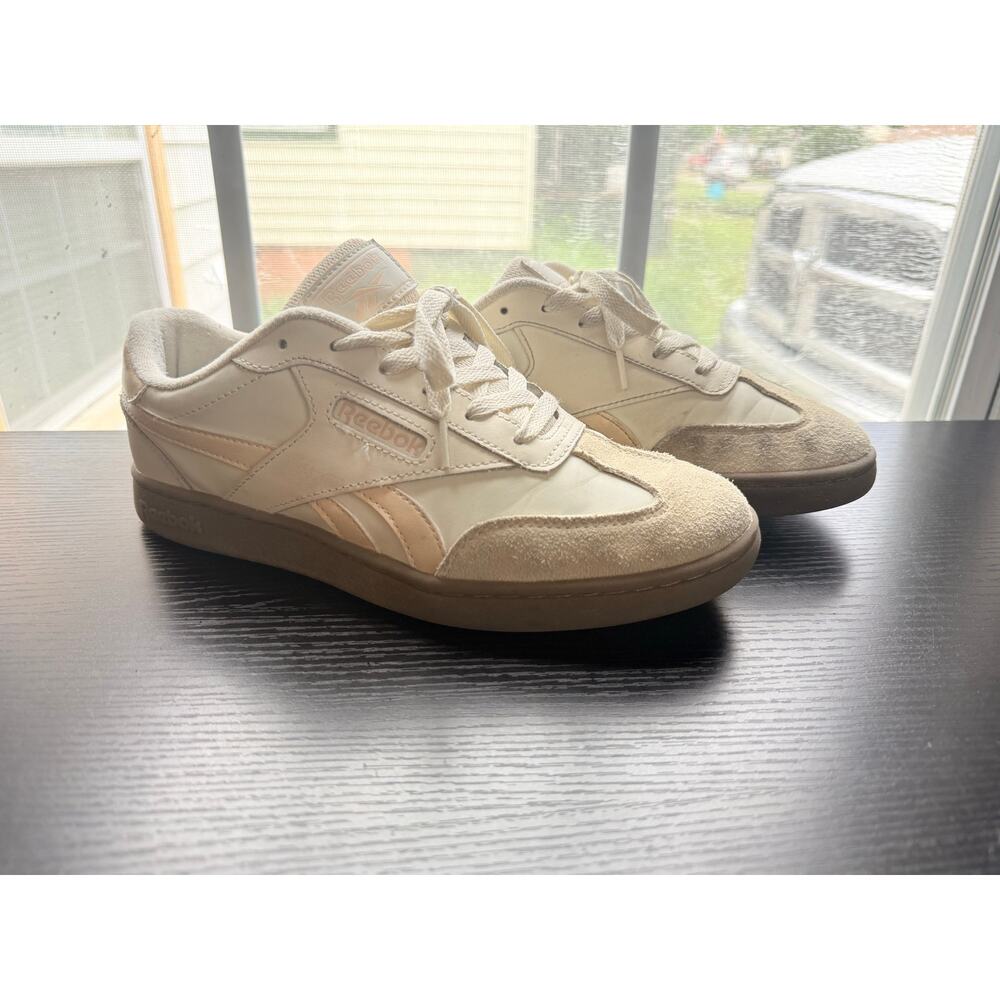 Reebok Women’s Size 8.5 White Beige Classic Court Sneakers Gum Sole Retro